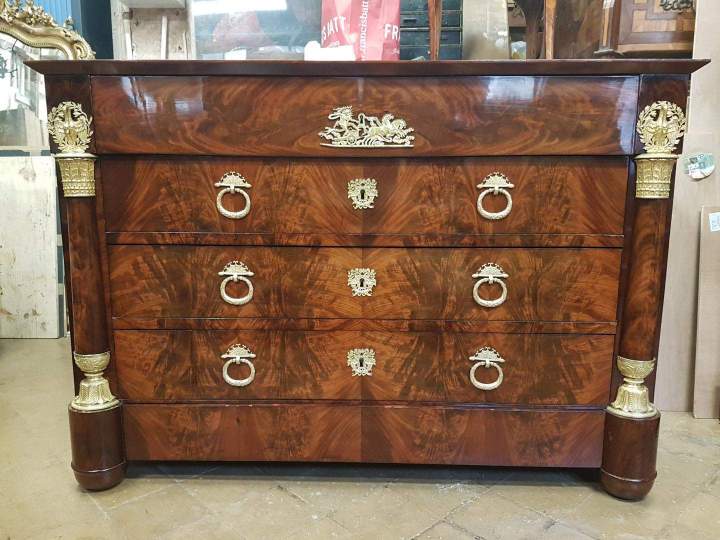 Ébénisterie fine sur meuble ancien Paris