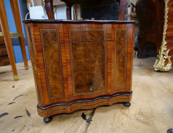 Stamp varnishing for a perfect finish