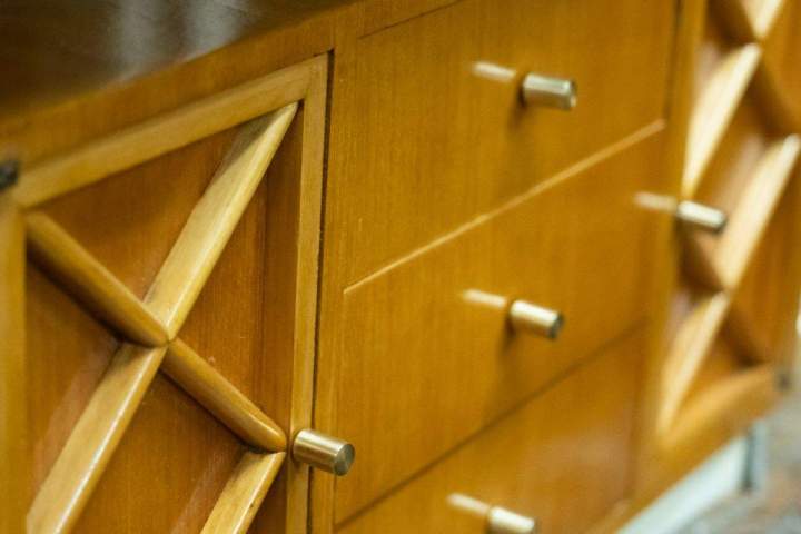 Fine finishing on antique furniture Paris