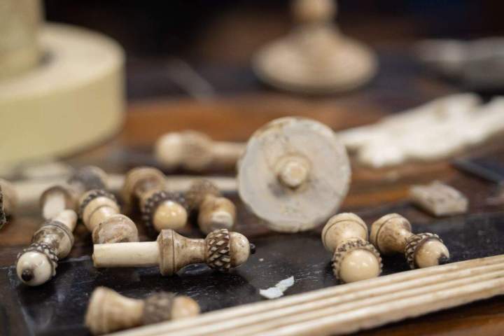 Reconditioning of antique furniture Paris